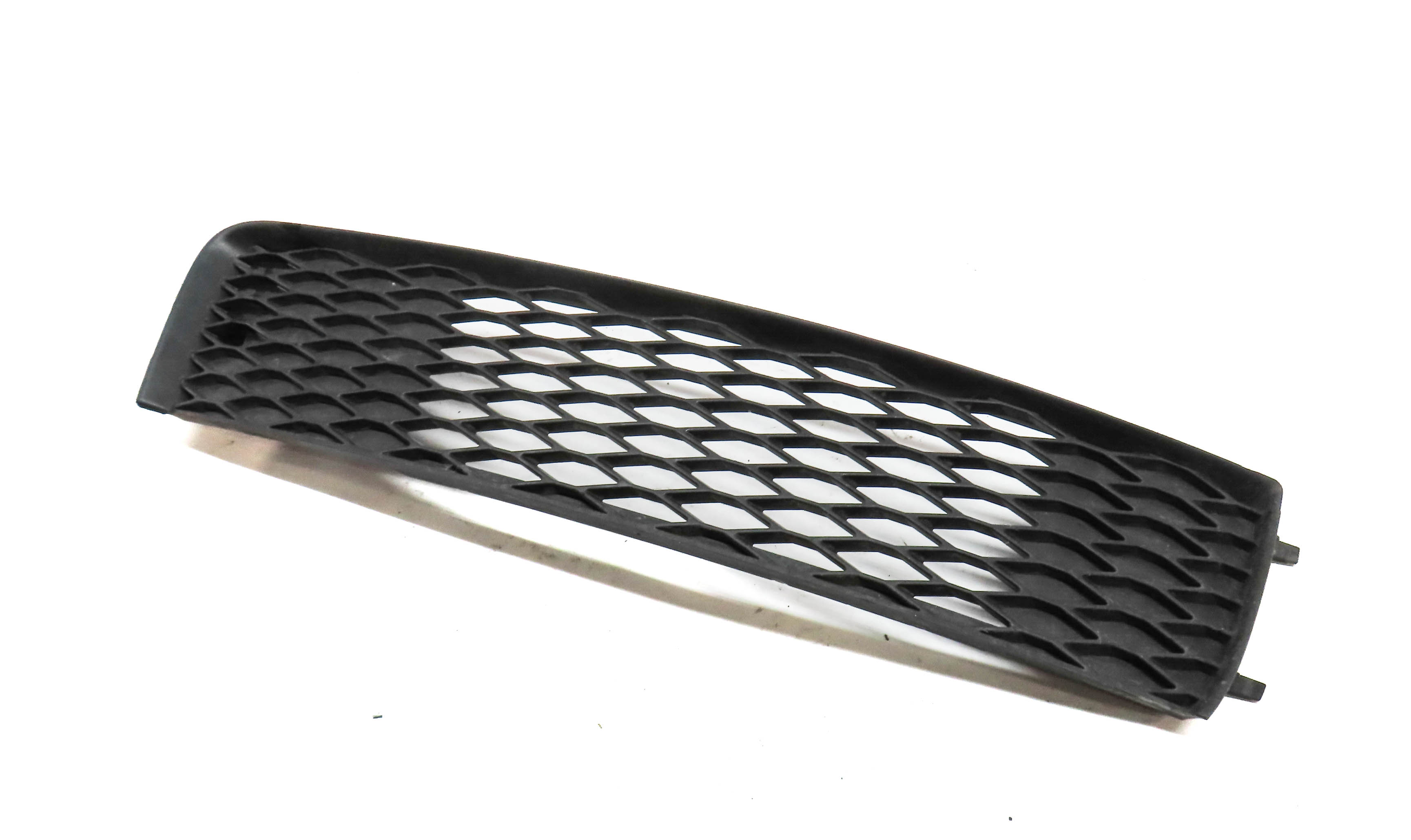 2011 AUDI Q7 (4L) FRONT RIGHT PASSENGER LOWER BUMPER GRILLE AIR VENT — exact item pictured